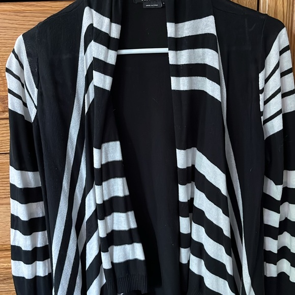BCBG Maxazria black and white open front cardigan. - Picture 4 of 6
